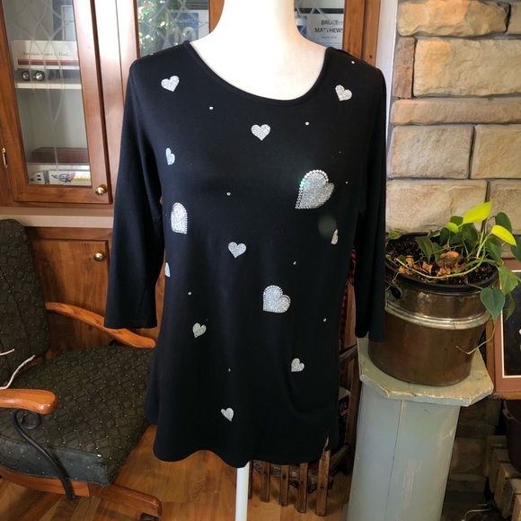 Crystalli Tops - Crystalli size Medium black and silver heart themed 3/4 sleeve top